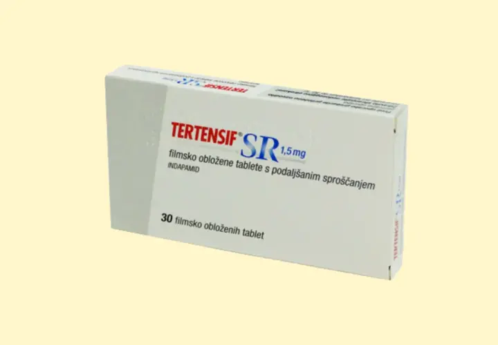 Opakowanie leku Tertensif SR 1,5 mg, zawierające 30 tabletek. Jest to lek z grupy triplixam, stosowany w leczeniu nadciśnienia.