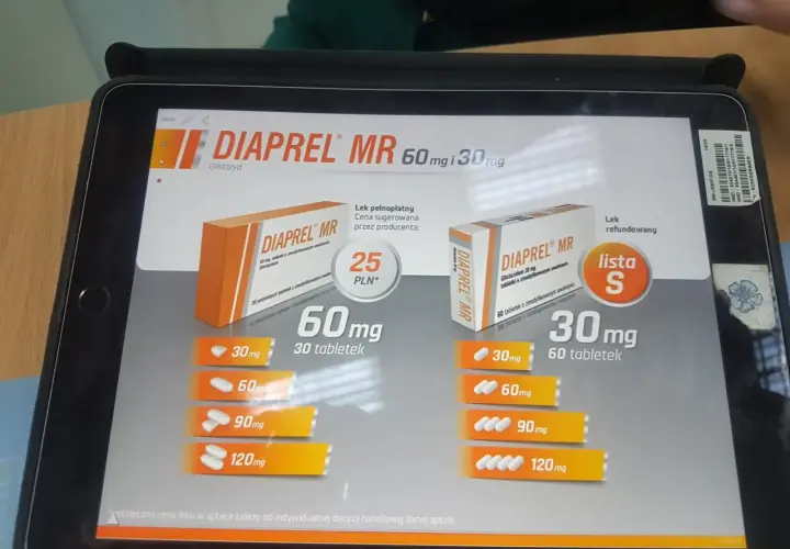 Na ekranie tabletu widoczna jest reklama leku DIAPREL MR z gliklazydem, prezentująca różne dawki i ceny.