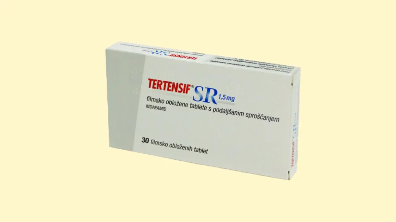Opakowanie leku Tertensif SR 1,5 mg, zawierające 30 tabletek. Jest to lek z grupy triplixam, stosowany w leczeniu nadciśnienia.