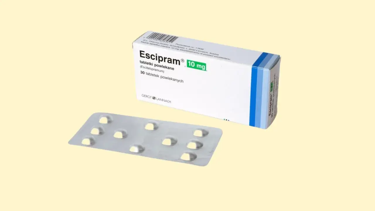 Opakowanie leku Escipram 10 mg, 30 tabletek powlekanych, obok znajduje się blister z lekami.